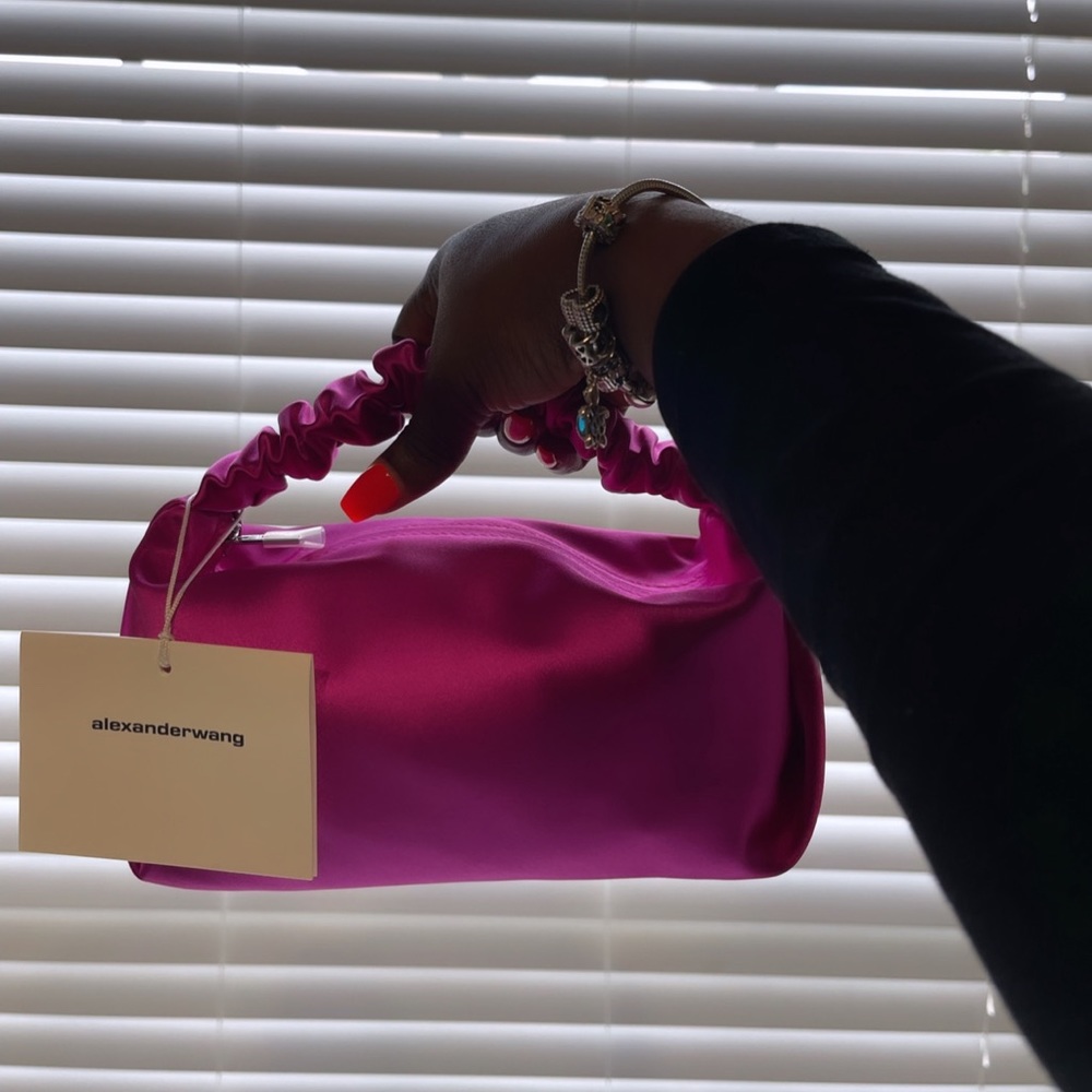 Meet your Posher, Ify